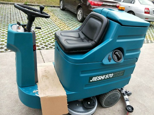 潔士S70雙刷駕駛式洗地機，電動雙刷駕駛式洗地機，潔士駕駛式洗地機